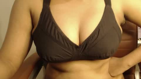 mina online show from April 18, 10:40 am