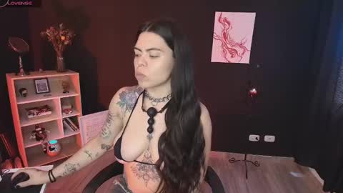 Snapshot of wednesdayfriday chatting on December 15, 6:15 pm Wednesday  Birthday show   December 18 online show from December 15, 6:15 pm