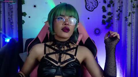 weed420moni online show from June 17, 8:04 am
