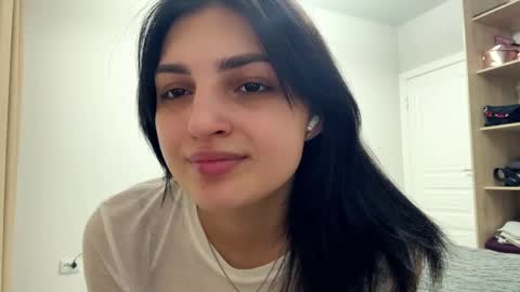 Kiki online show from April 8, 7:16 pm