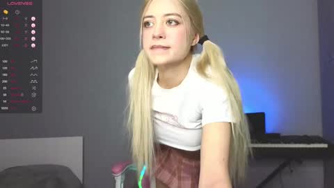 Snapshot of wendylovelylovew chatting on December 28, 1:59 pm Wendy online show from December 28, 1:59 pm
