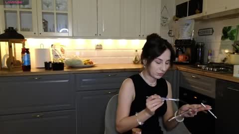 Snapshot of whats_her_name chatting on January 14, 11:42 am Victoria Maria online show from January 14, 11:42 am