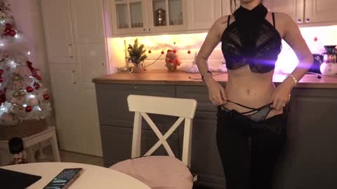 Snapshot of whats_her_name chatting on December 28, 7:33 pm Victoria Maria online show from December 28, 7:33 pm