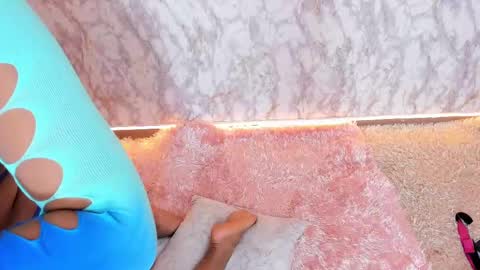 whitneyyfox online show from February 10, 9:47 pm