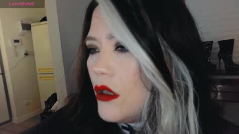 Laura  online show from April 15, 7:58 pm