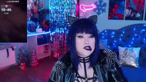 Laura  online show from January 5, 3:45 pm