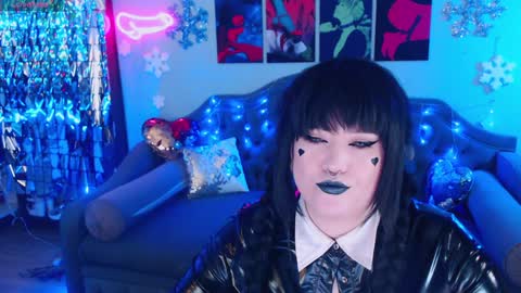 Laura  online show from January 7, 9:57 pm