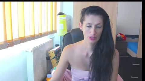 Snapshot of wildbea23 chatting on September 12, 10:45 am Bea online show from September 12, 10:45 am