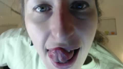 WildRose L - check my Pinned tweet if you dont see me online within 5 minutes after Ive sent email notifications online show from March 7, 3:35 am