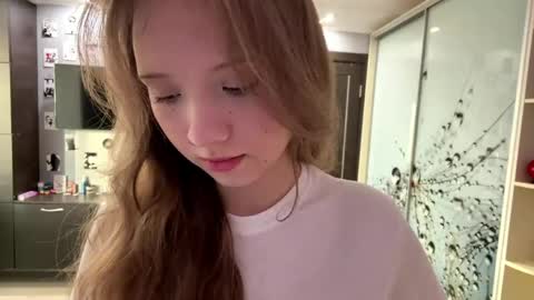 Olivia online show from April 15, 3:23 pm