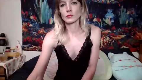 willowxo223 online show from June 3, 5:30 am