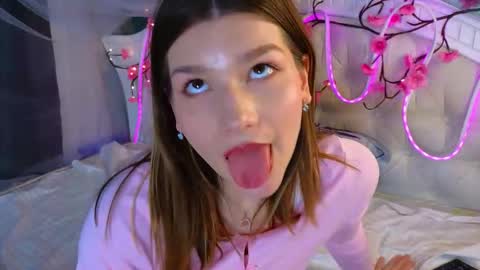 Vicki3 online show from March 13, 7:53 am