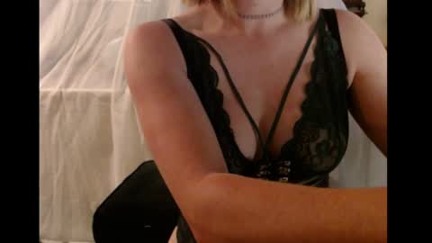 Riley online show from May 25, 4:44 am