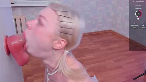 Sophie weight 50kg height 160 online show from November 1, 10:30 am