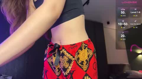 Isobelle online show from November 15, 4:30 pm