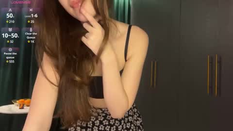 Snapshot of withlovebella chatting on February 19, 1:39 pm Isobelle online show from February 19, 1:39 pm