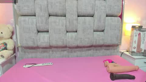 wonderkloe_ online show from November 30, 7:18 pm