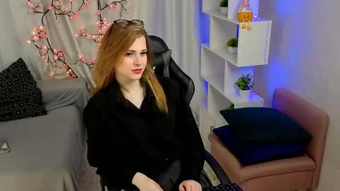 Lily online show from April 25, 5:54 am