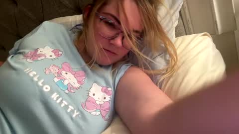 Snapshot of x_dreamgirl_x chatting on September 12, 7:18 am Mariah online show from September 12, 7:18 am