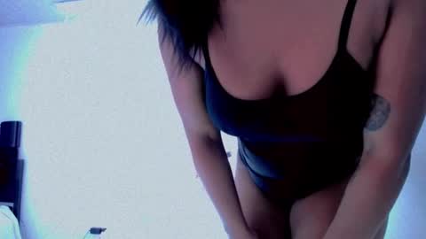 XiomyFox online show from February 25, 5:00 pm