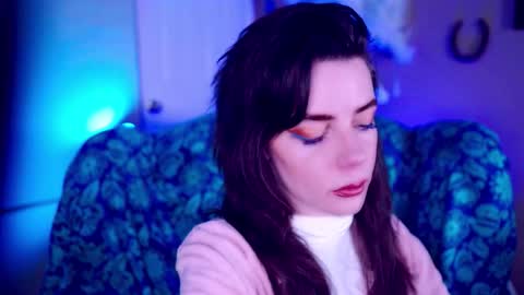 Bella Bondai online show from December 17, 4:16 am