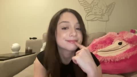 Snapshot of xoxo_roseee chatting on December 17, 1:07 am xoxo rosee online show from December 17, 1:07 am