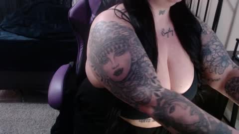 xorileyschembri online show from February 13, 2:12 am