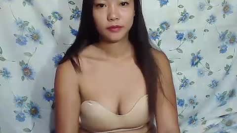 xxkylie18 online show from October 18, 10:00 pm