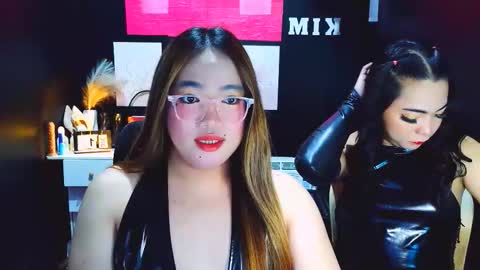 xxslutty kim online show from December 17, 6:28 am