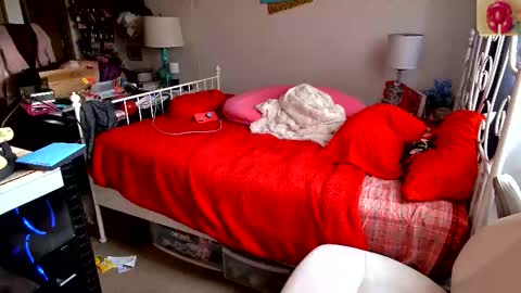 Strawberry Jane online show from December 19, 9:18 pm