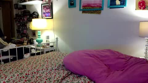 Strawberry Jane online show from March 6, 7:03 am