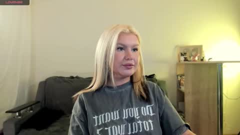 Snapshot of xxviktoryqueenxx chatting on October 23, 10:27 pm Vi online show from October 23, 10:27 pm