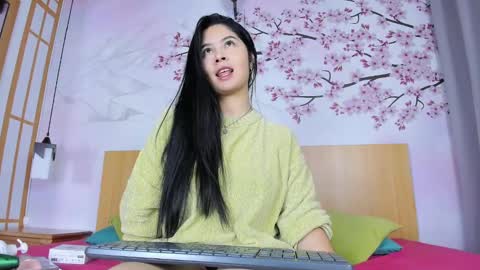 Snapshot of yasminn_scott chatting on January 16, 12:53 pm Yasminn Scott online show from January 16, 12:53 pm