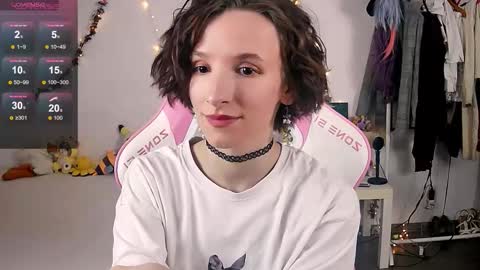 Snapshot of yellow_songbird chatting on October 30, 3:02 pm Liya online show from October 30, 3:02 pm