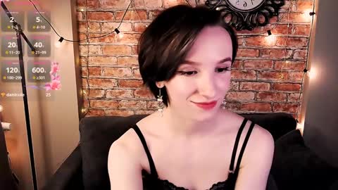 Snapshot of yellow_songbird chatting on January 25, 3:47 pm Liya online show from January 25, 3:47 pm