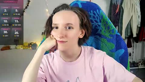 Snapshot of yellow_songbird chatting on October 31, 5:17 pm Liya online show from October 31, 5:17 pm