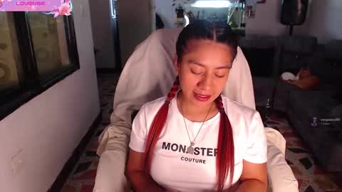 Yesi online show from November 5, 4:12 pm