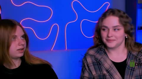 Ylia online show from April 7, 1:57 pm