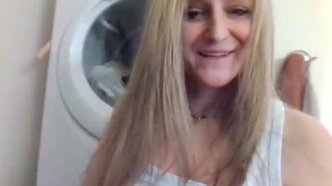 Snapshot of yogabuttttttt chatting on October 27, 1:56 am yogabuttttttt online show from October 27, 1:56 am