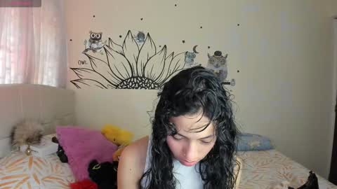 mia3 online show from November 11, 5:10 pm