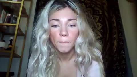 your_fav1 online show from November 9, 7:10 pm