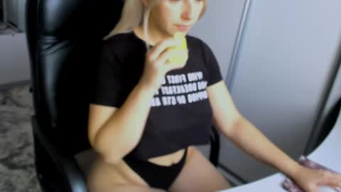 Cora online show from November 17, 5:30 am