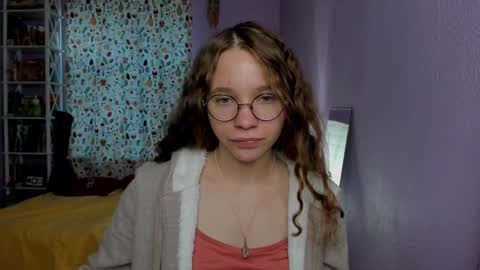 Snapshot of your_leslie chatting on October 3, 4:28 am Leslie online show from October 3, 4:28 am