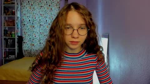 Snapshot of your_leslie chatting on November 1, 10:52 am Leslie online show from November 1, 10:52 am