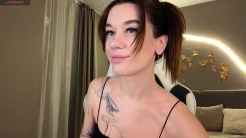 Jessica Loyd online show from November 6, 2:39 am