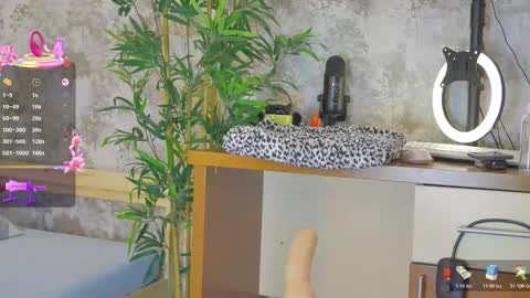 Anna online show from November 8, 8:25 pm