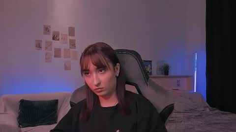 Snapshot of yourjullymoon chatting on October 20, 6:44 pm Jully online show from October 20, 6:44 pm