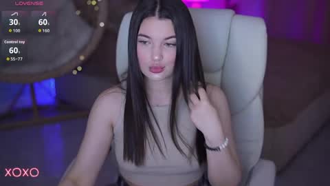 L O L A online show from April 18, 7:00 am