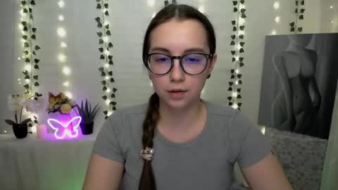 Snapshot of yours_piece_of_happiness_ chatting on January 14, 4:40 pm Happy online show from January 14, 4:40 pm