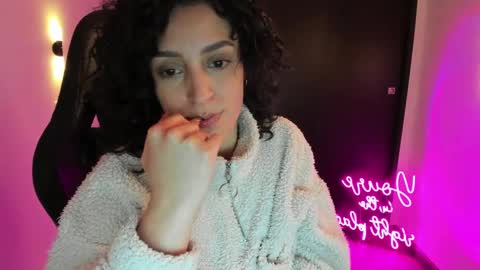 Snapshot of yoursecretcrush_ chatting on September 20, 3:38 am Camille online show from September 20, 3:38 am